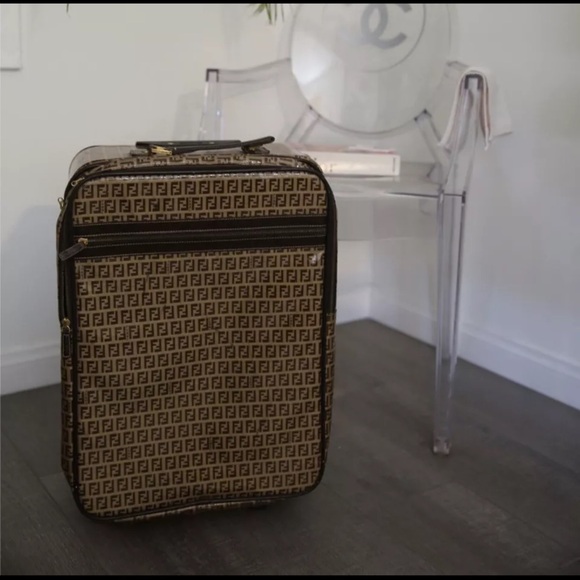 Fendi Brown Luggage Travel Bag with Vintage Design - Picture 2 of 6